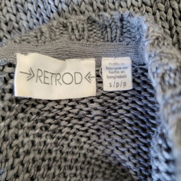 Retro D Small Gray Knit Sweater V Neck - Picture 5 of 5